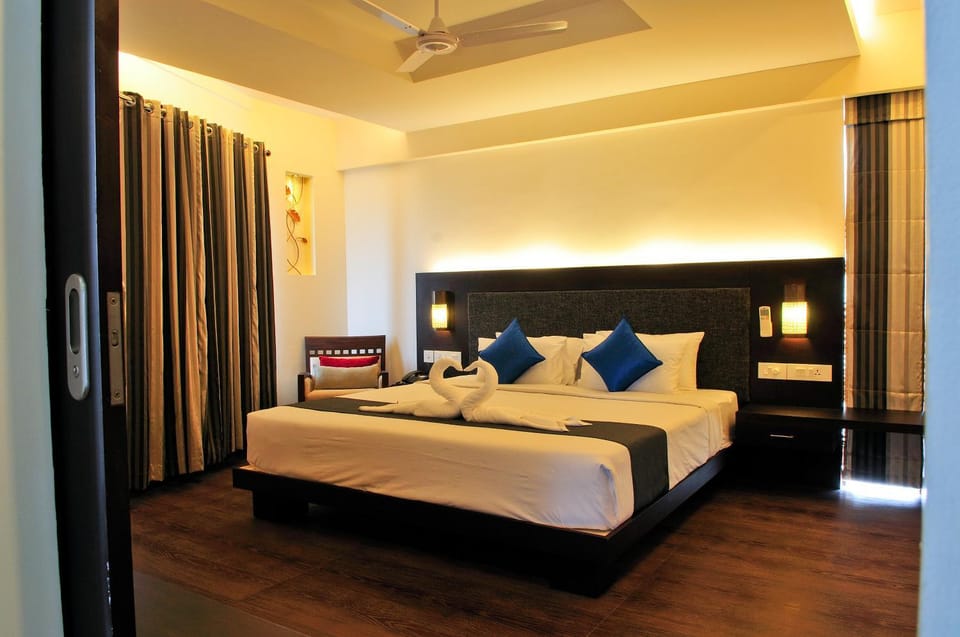 Bed, Photo of the whole room, Bedroom