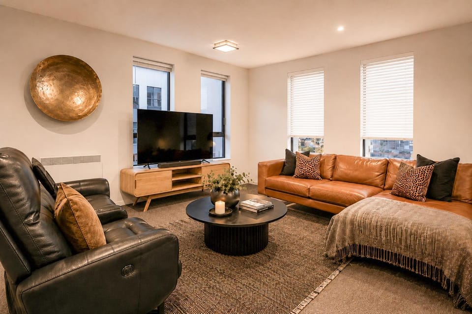 Living room, Seating area, Evening entertainment