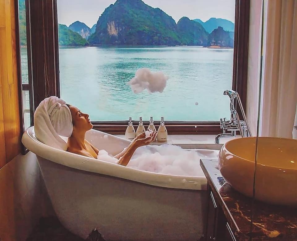 Shower, Bathroom, Mountain view, Sea view, Bath