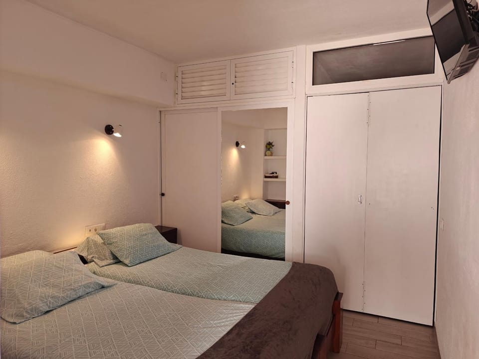 Bed, TV and multimedia, Bedroom, wardrobe