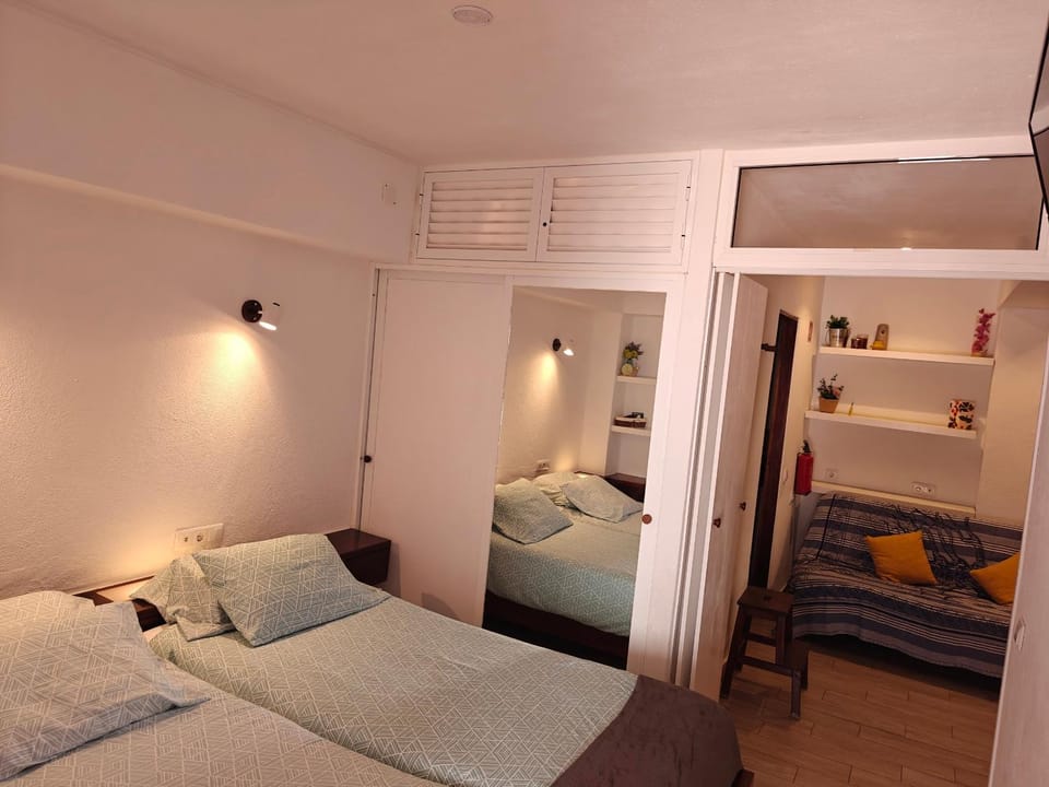 Bed, Living room, Photo of the whole room, Bedroom, wardrobe