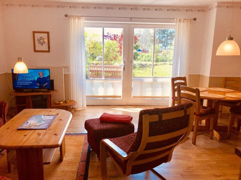 Ein-Steinwurf-zum-Ostseestrand-Ferienwohnung-Martha-mit-Terrasse Apartment in Glowe