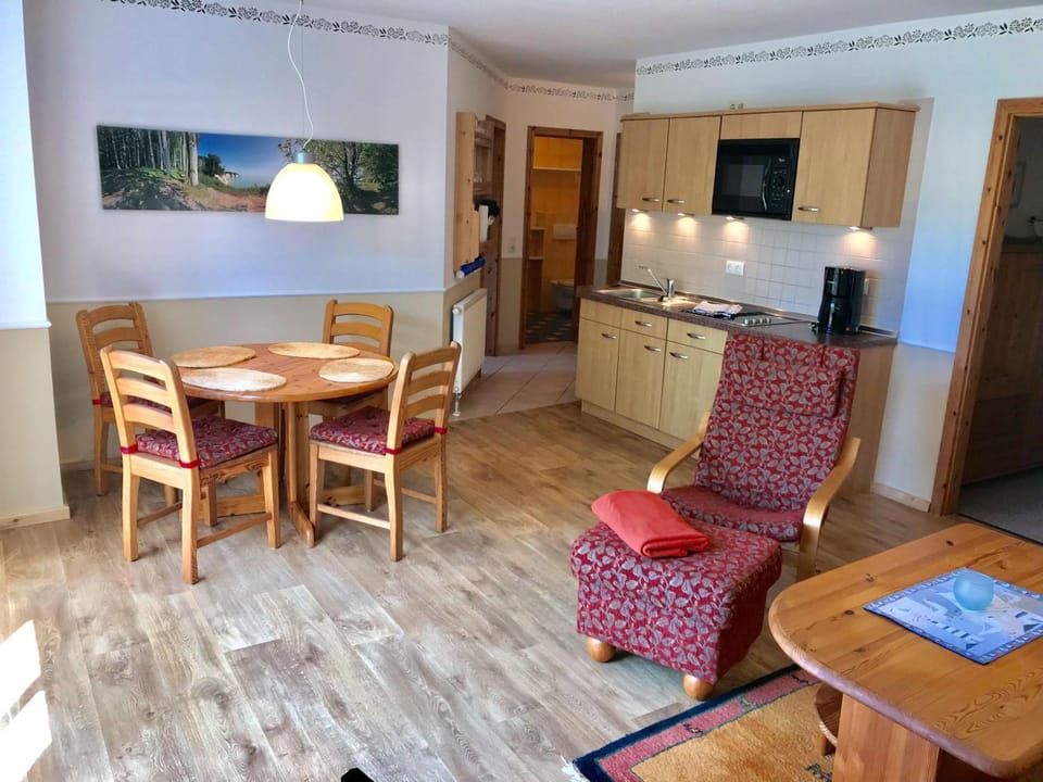 Ein-Steinwurf-zum-Ostseestrand-Ferienwohnung-Martha-mit-Terrasse Apartment in Glowe