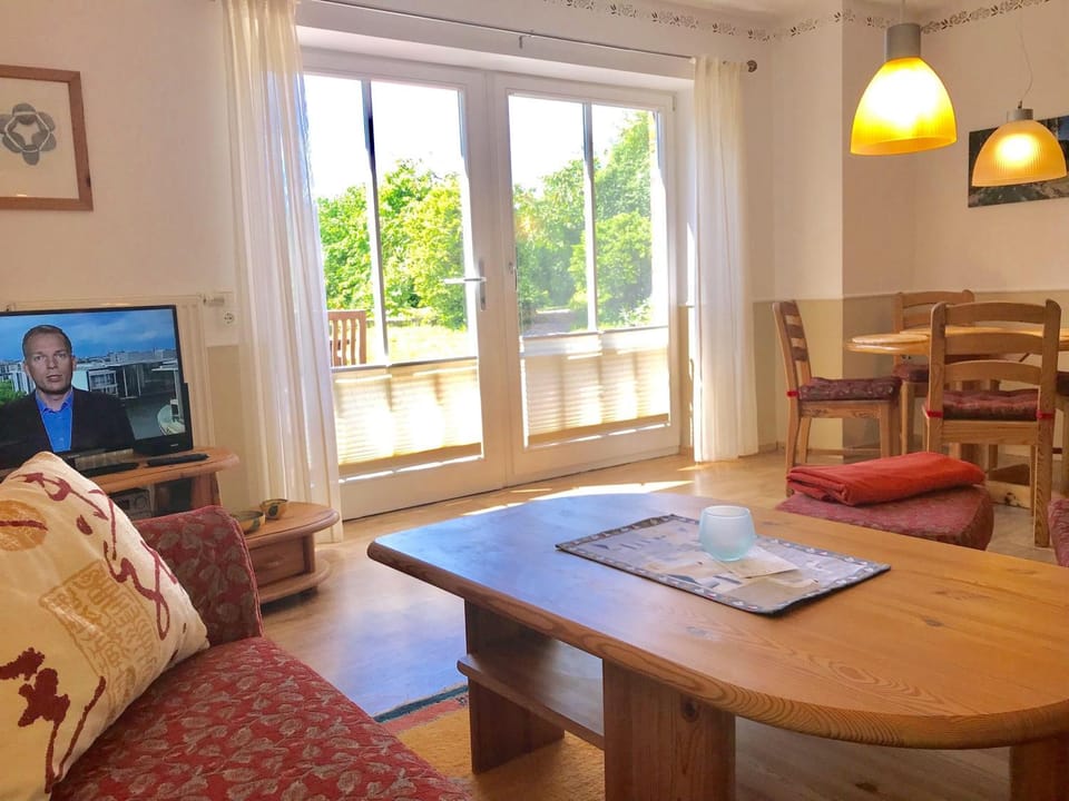 Ein-Steinwurf-zum-Ostseestrand-Ferienwohnung-Martha-mit-Terrasse Apartment in Glowe