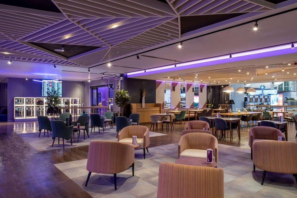Restaurant/places to eat, Lounge or bar, Dining area, On site