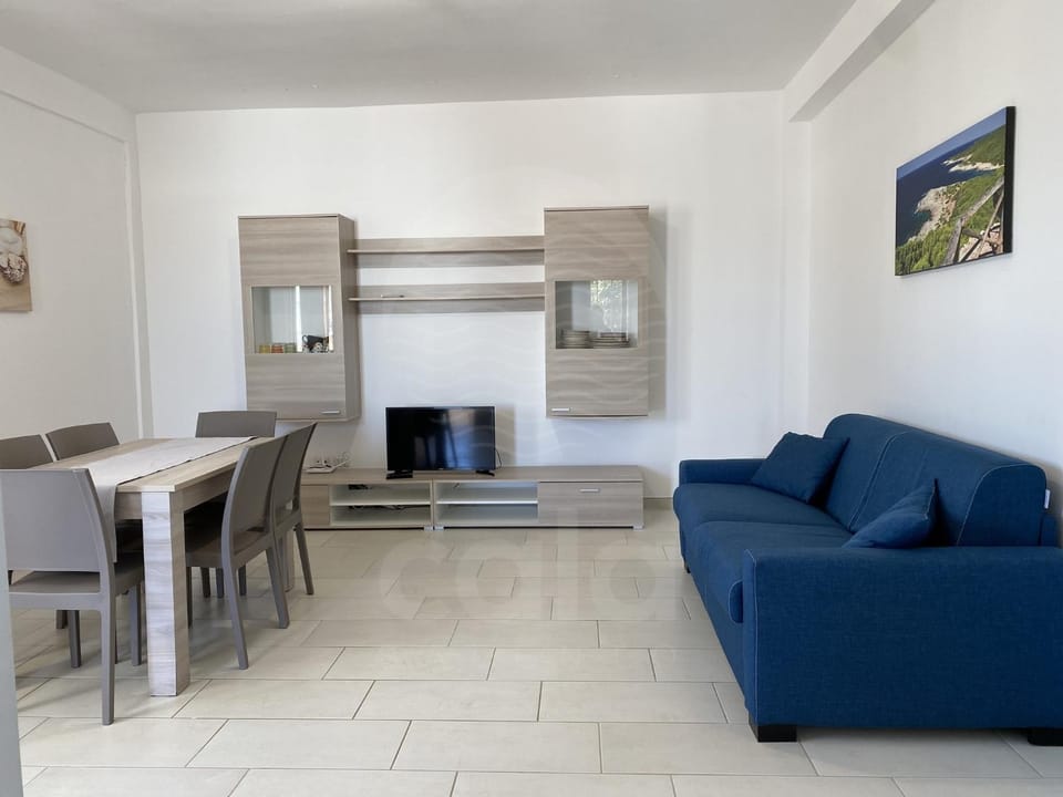 Summer, TV and multimedia, Living room, Dining area
