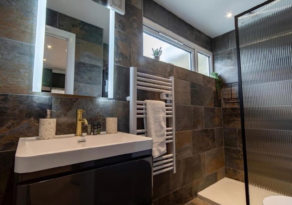 Shower, Bathroom, towels