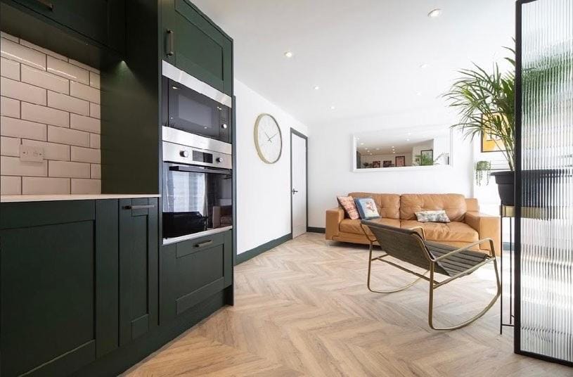 Kitchen or kitchenette, Living room, Seating area, Dining area, minibar