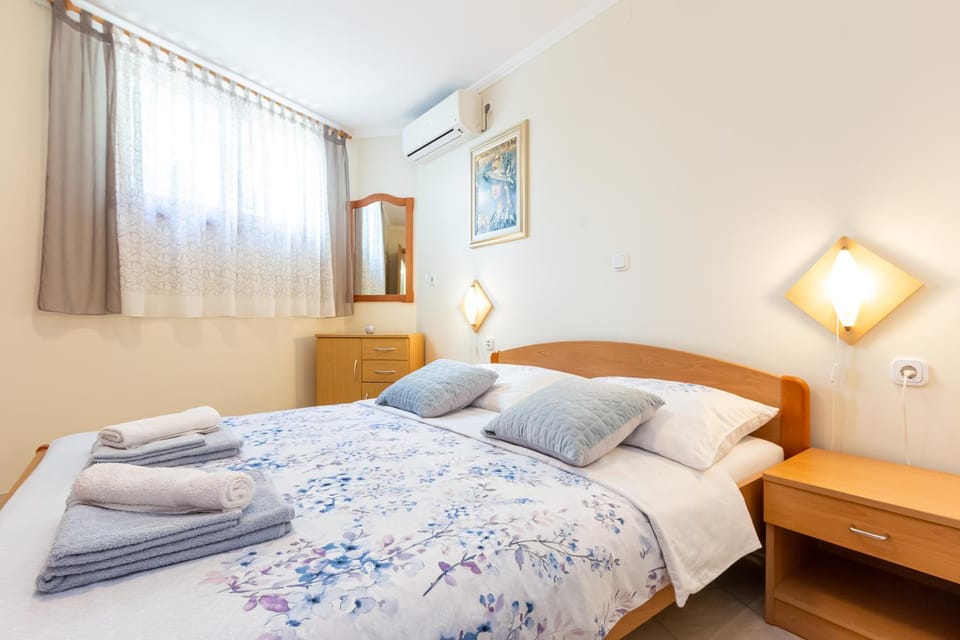Apartment Sepat with Terrace Apartment in Lika-Senj County