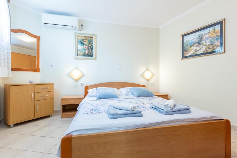 Apartment Sepat with Terrace Apartment in Lika-Senj County