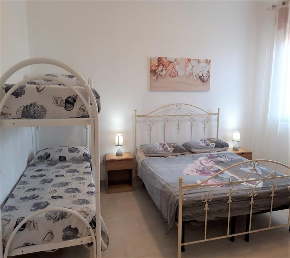 Bed, Photo of the whole room, Bedroom, bunk bed