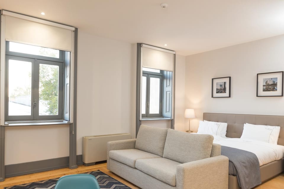 Bed, Living room, Photo of the whole room, Seating area, Bedroom