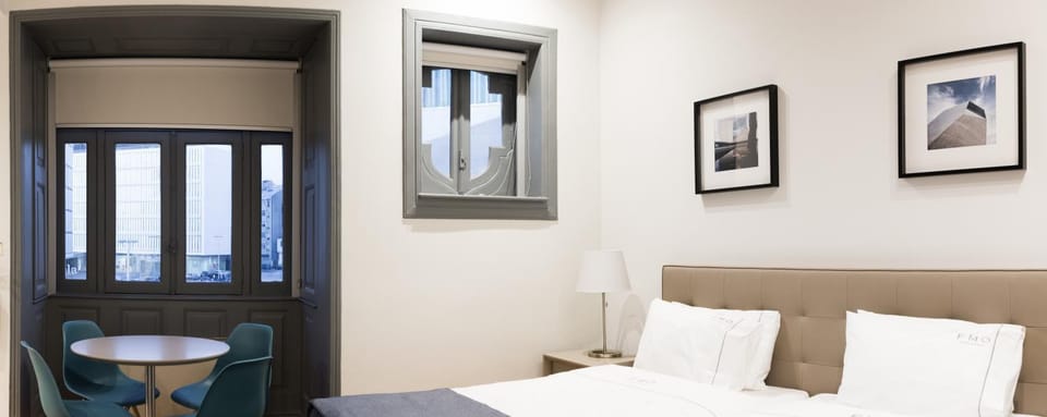 Bed, Living room, Photo of the whole room, Seating area, Dining area, Bedroom