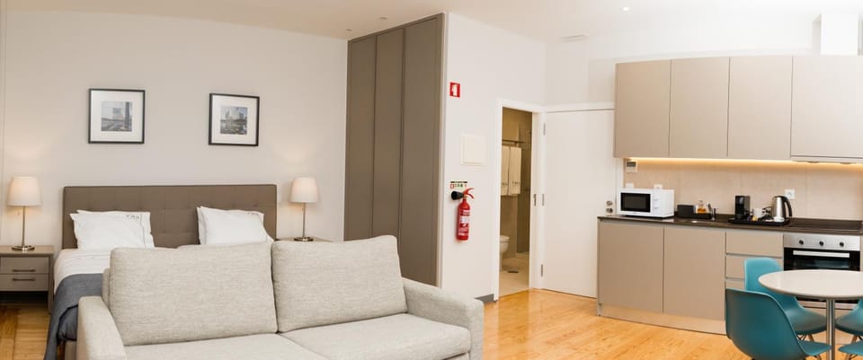 Coffee/tea facilities, Seating area, minibar, oven