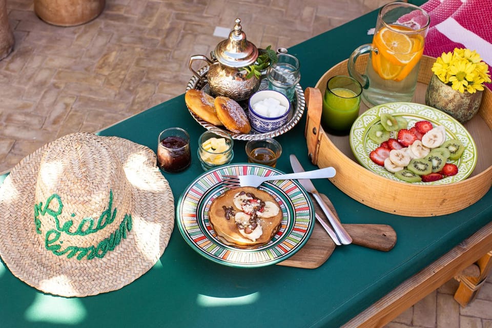Patio, Breakfast