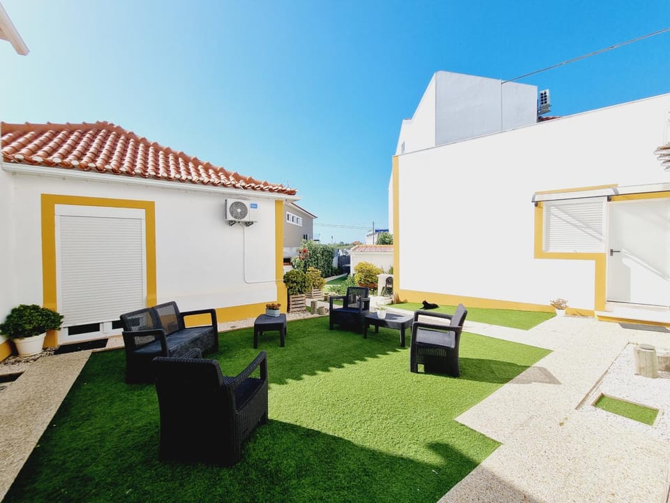 Family Surf Home - Casas do Páteo Apartment in Lisbon District