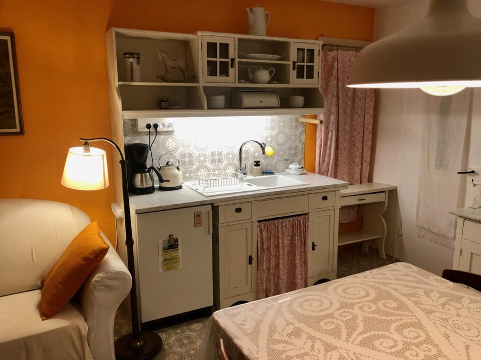 Coffee/tea facilities, Kitchen or kitchenette