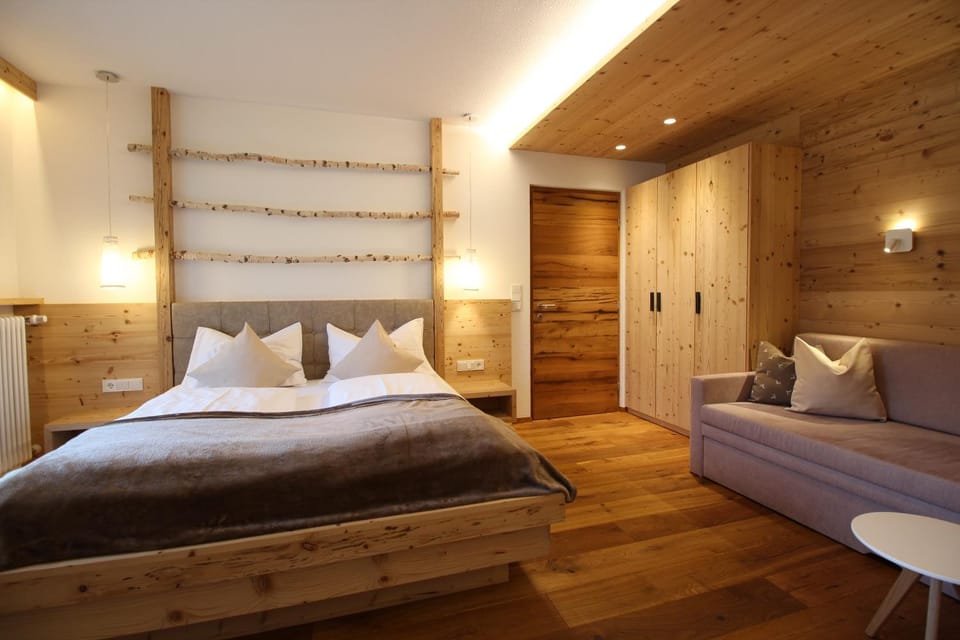 Bedroom, Garden view, Mountain view