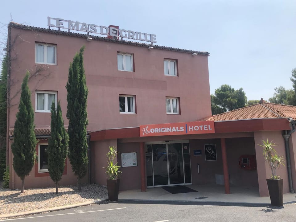 Facade/entrance