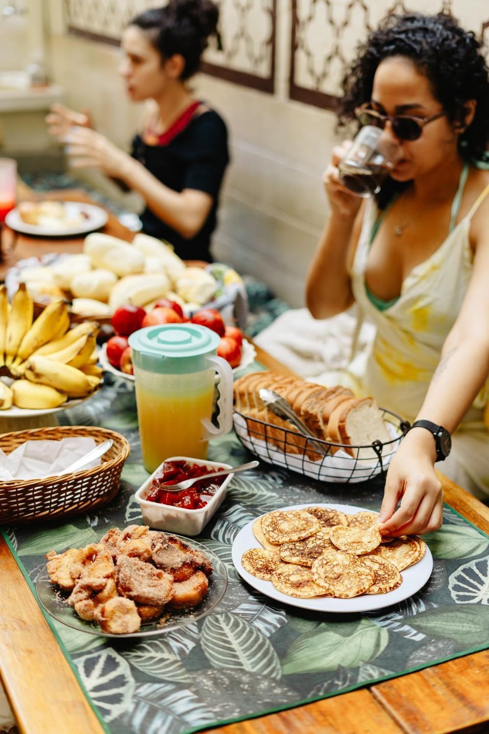 Patio, Buffet breakfast
