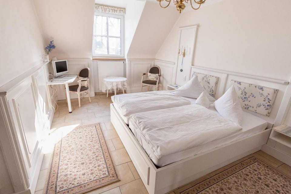 Photo of the whole room, Family