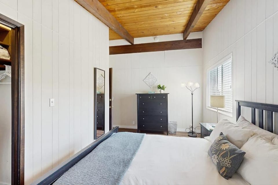 Rockaway Retreat House in Bainbridge Island