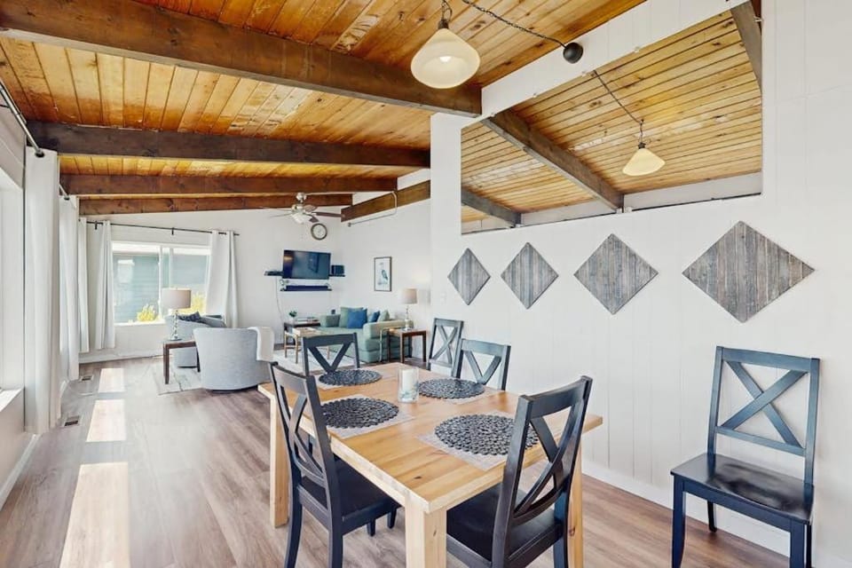 Rockaway Retreat House in Bainbridge Island