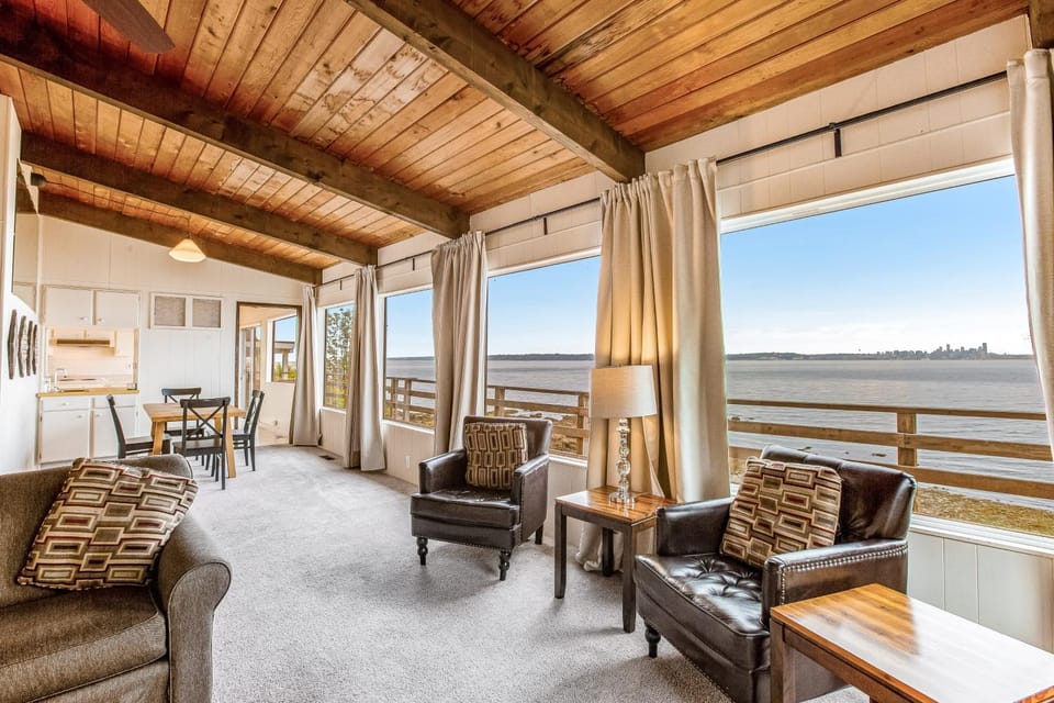 Rockaway Retreat House in Bainbridge Island