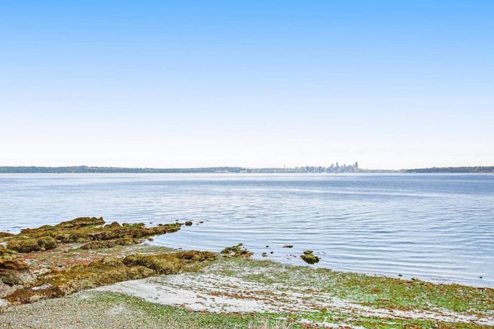 Rockaway Retreat House in Bainbridge Island