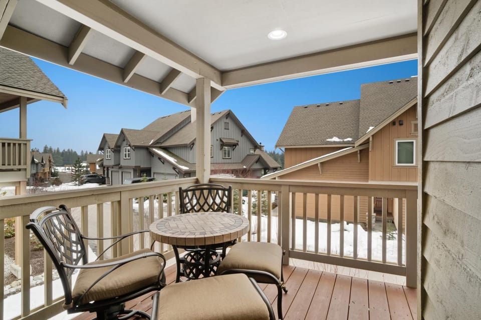 Runaway to the Ridge House in Roslyn