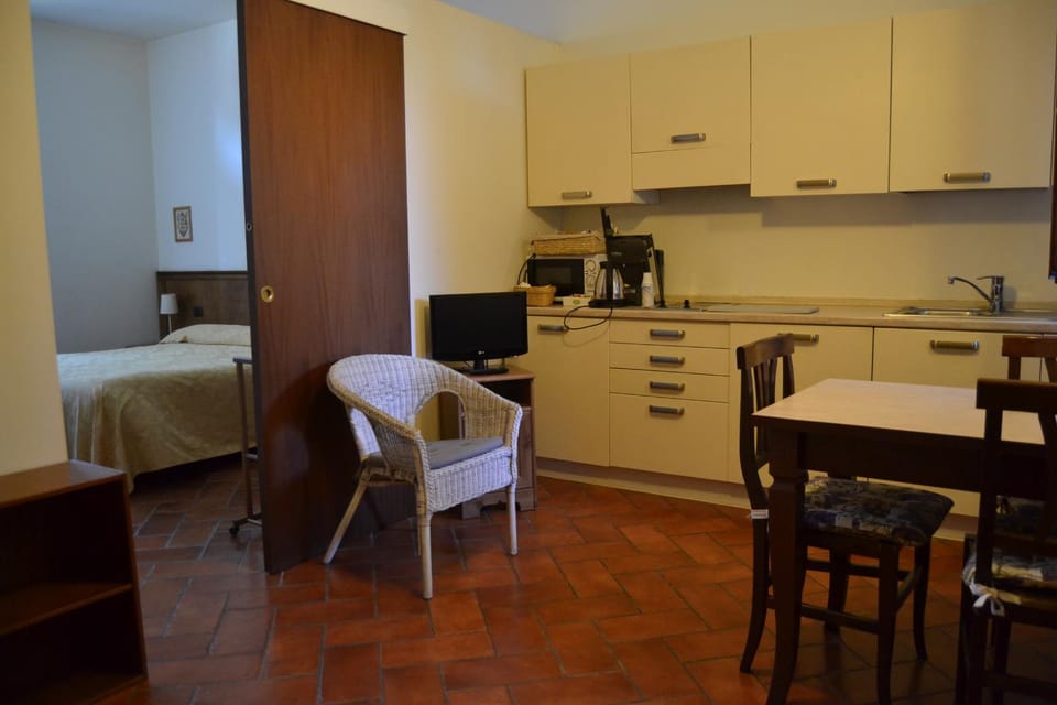 Kitchen or kitchenette
