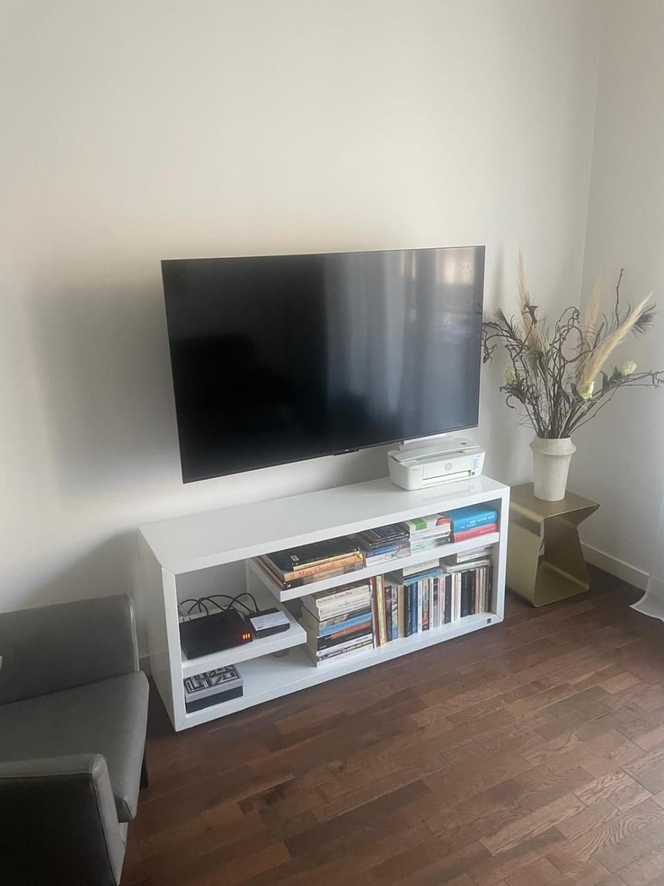 Communal lounge/ TV room, Library, TV and multimedia