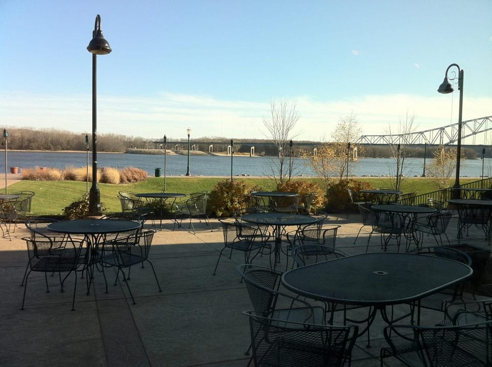 Restaurant/places to eat, Balcony/Terrace