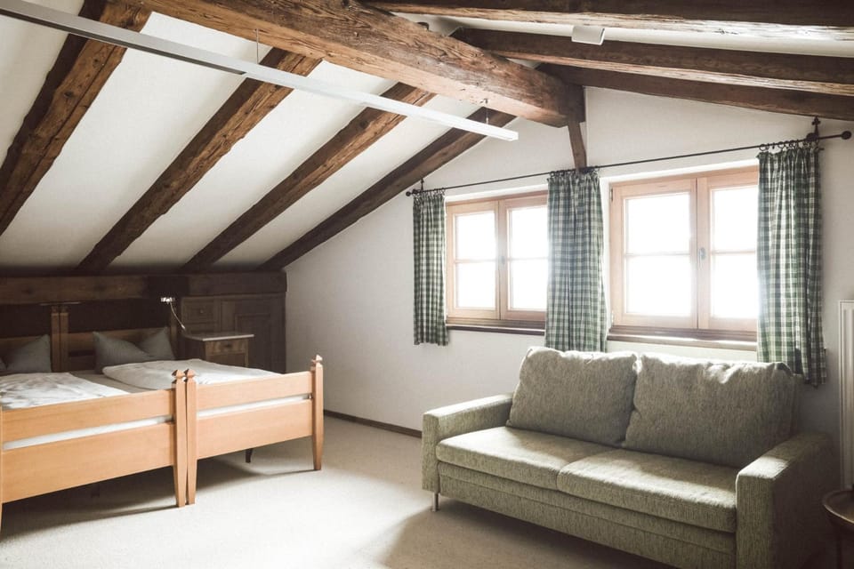 Living room, Photo of the whole room