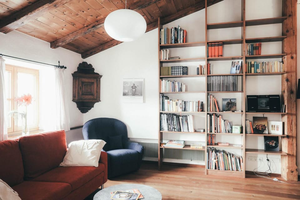 Library, Living room, Seating area
