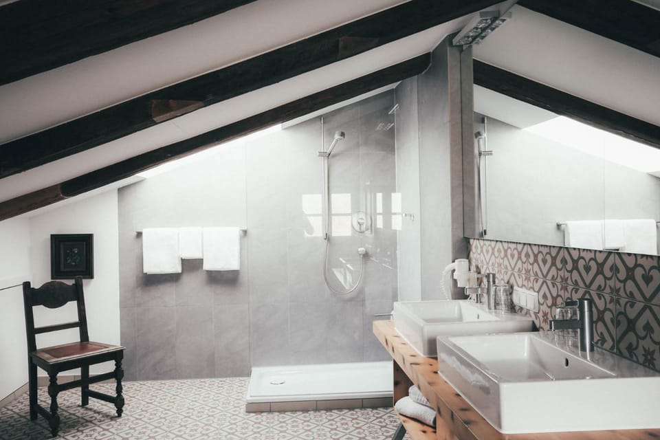 Shower, Bathroom, towels