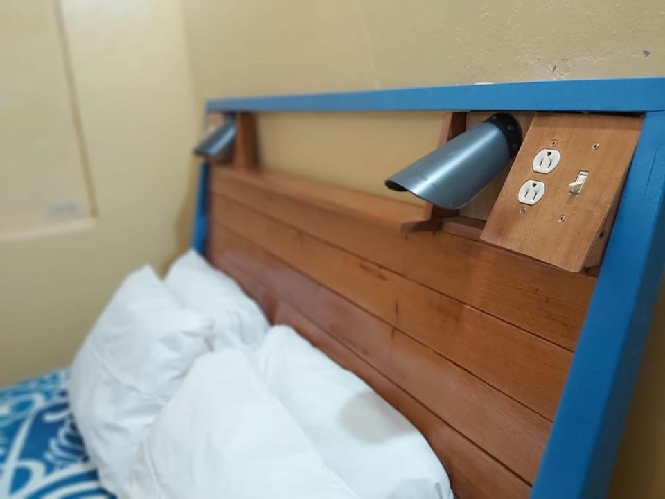 Bed, TV and multimedia, Bedroom