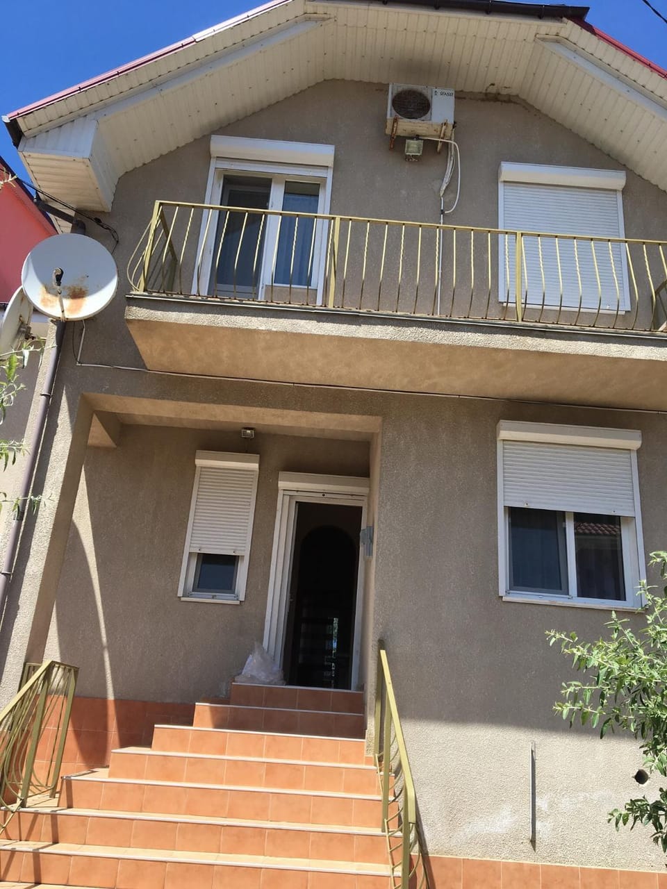 Property building, Facade/entrance, Balcony/Terrace