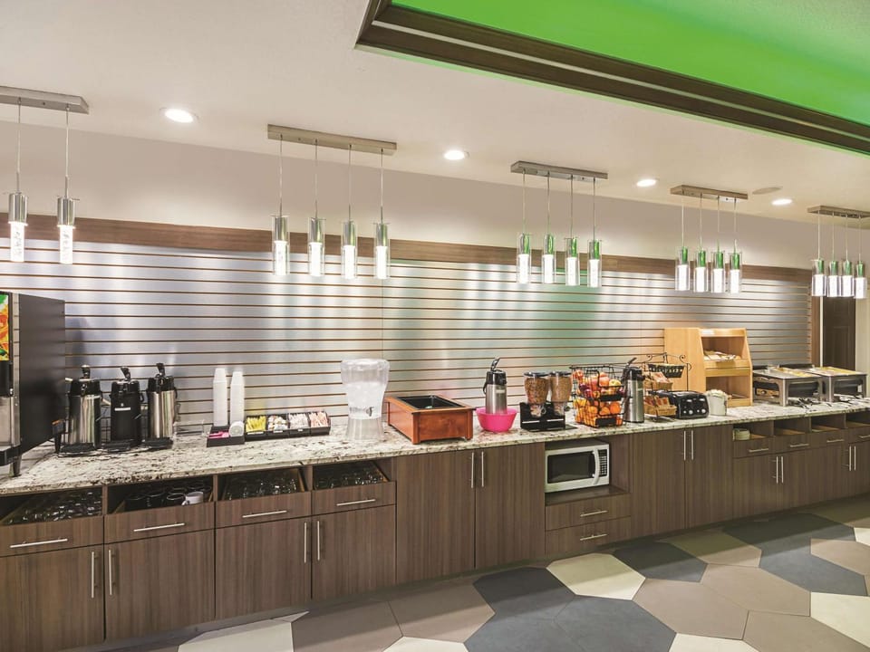 Restaurant/places to eat, Dining area, On site, Breakfast