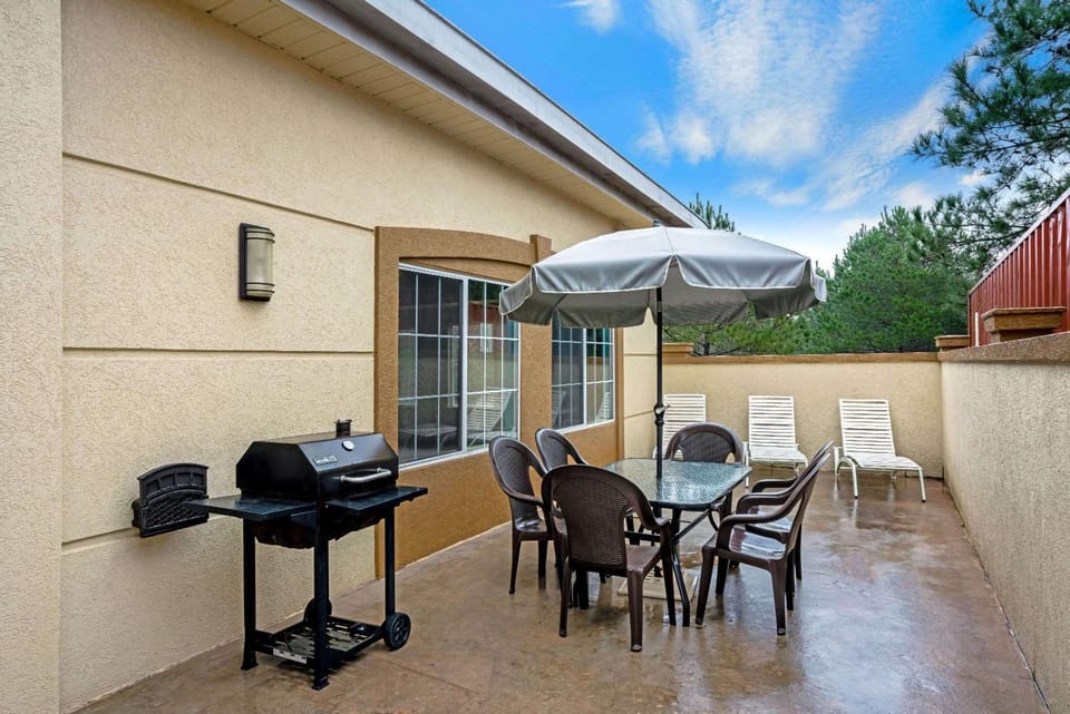 Restaurant/places to eat, BBQ facilities, Dining area, On site