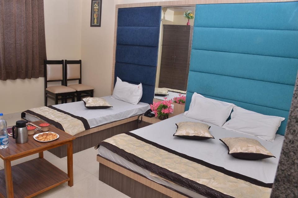 Photo of the whole room, Bedroom, City view