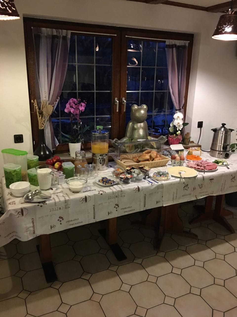 Breakfast, Continental breakfast, Buffet breakfast