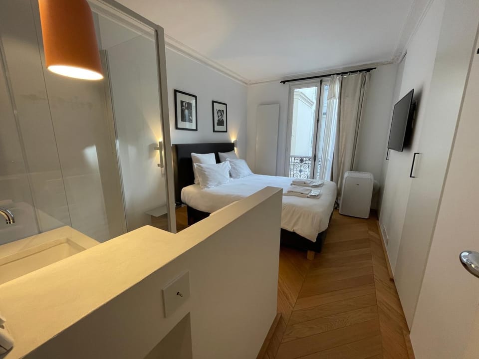 Shower, Bathroom, Photo of the whole room, Bedroom