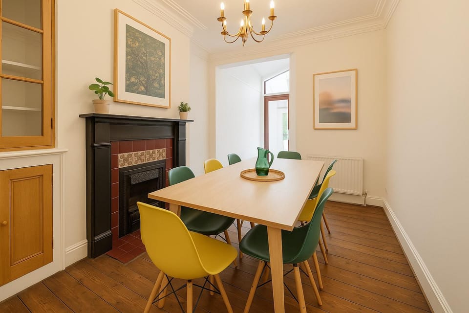 Large CityCentre Townhouse & Hot Tub, Pool Table and Offroad Parking House in Cardiff