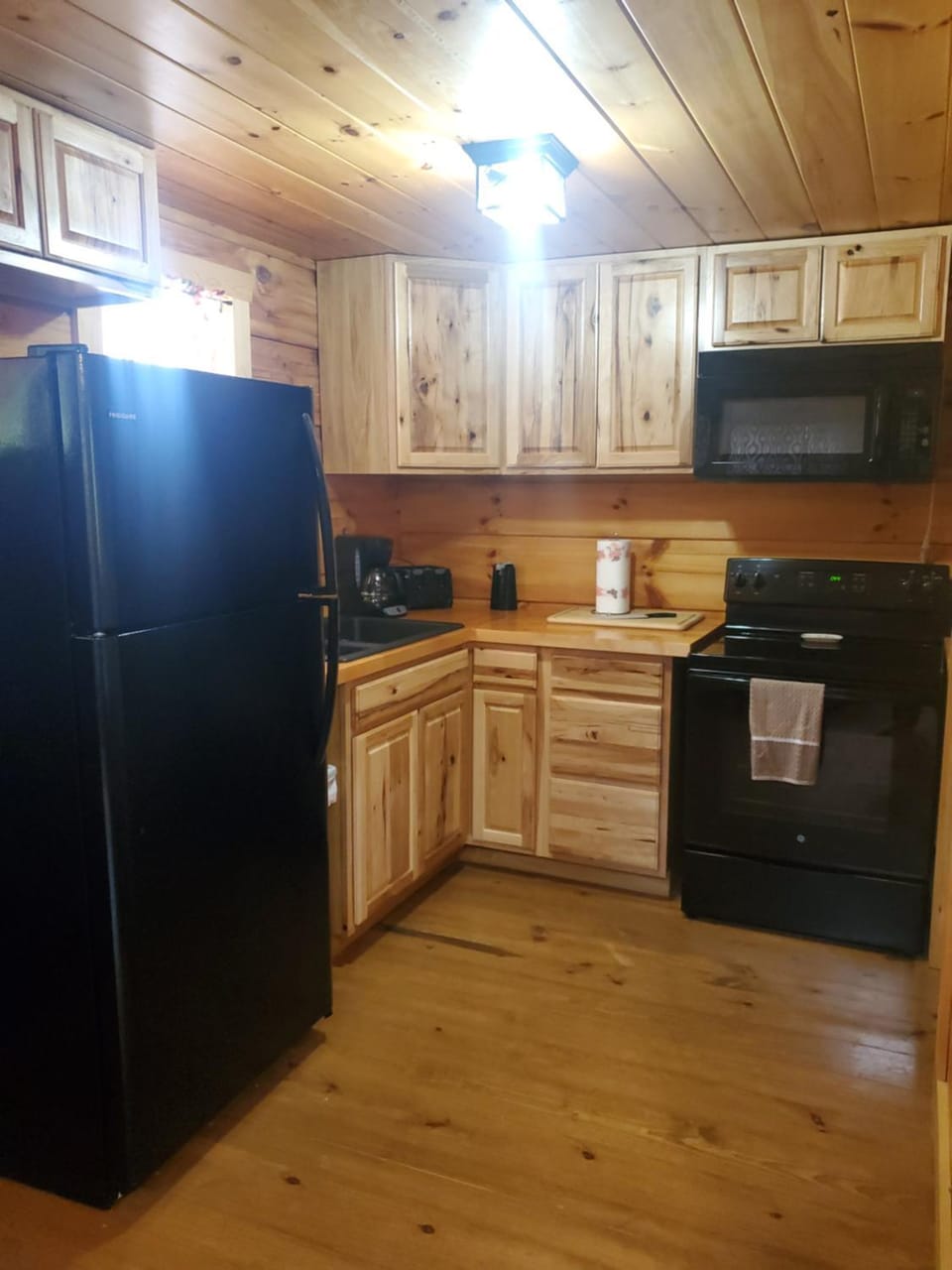 The Hampton - An Amish Built Deluxe Log Cabin Cabin in West Virginia
