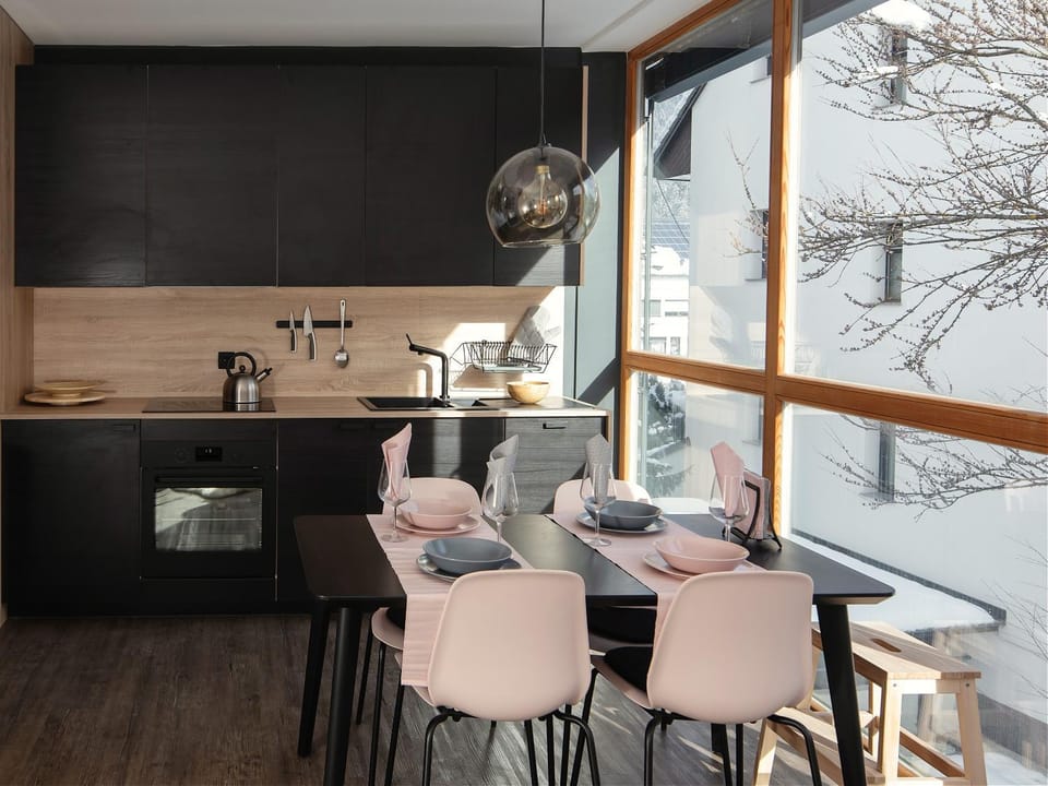 Coffee/tea facilities, Kitchen or kitchenette, Dining area, heating, stove, kitchen