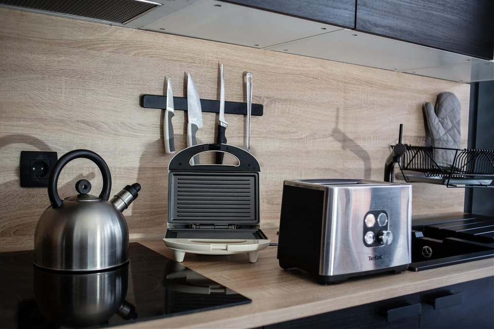 Coffee/tea facilities, Kitchen or kitchenette, stove, toaster, kitchen