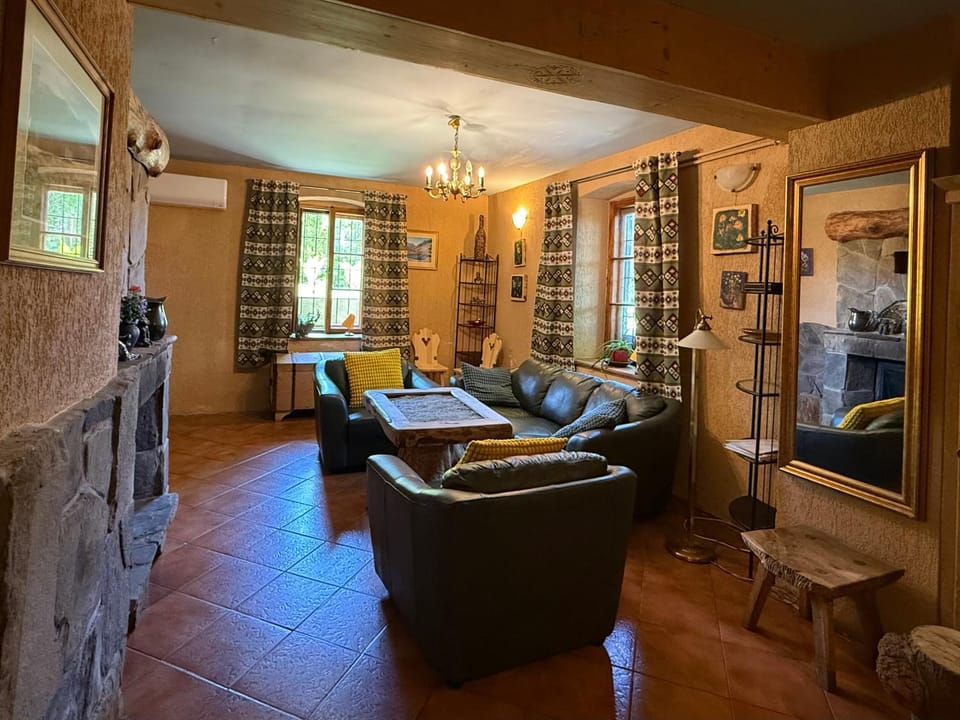 Living room, Seating area
