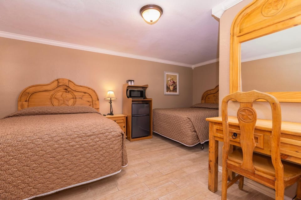 Bed, Photo of the whole room, Bedroom, minibar