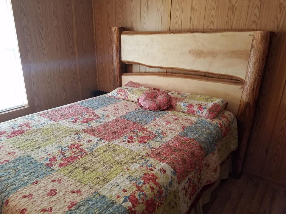 The Sandstone - A 3BR, 2BA Deluxe Log Cabin Cabin in West Virginia
